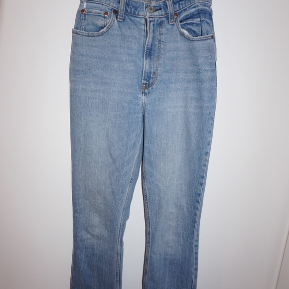 Abercrombie and Fitch "The 90s Slim Straight Ultra High Rise" - Picture 4 of 5